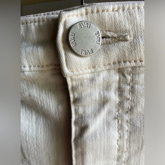 EVRI Women's 24W Cream Jeans Straight Leg Ankle Length 5 Pocket EUC Stretch Pant - Picture 2 of 8